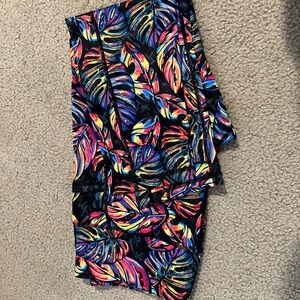 CVG Capri Leggings. Size Large.